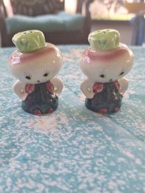 Anthropomorphic Vintage Cute Green-Hat Ceramic Radish Salt and Pepper Shaker Set